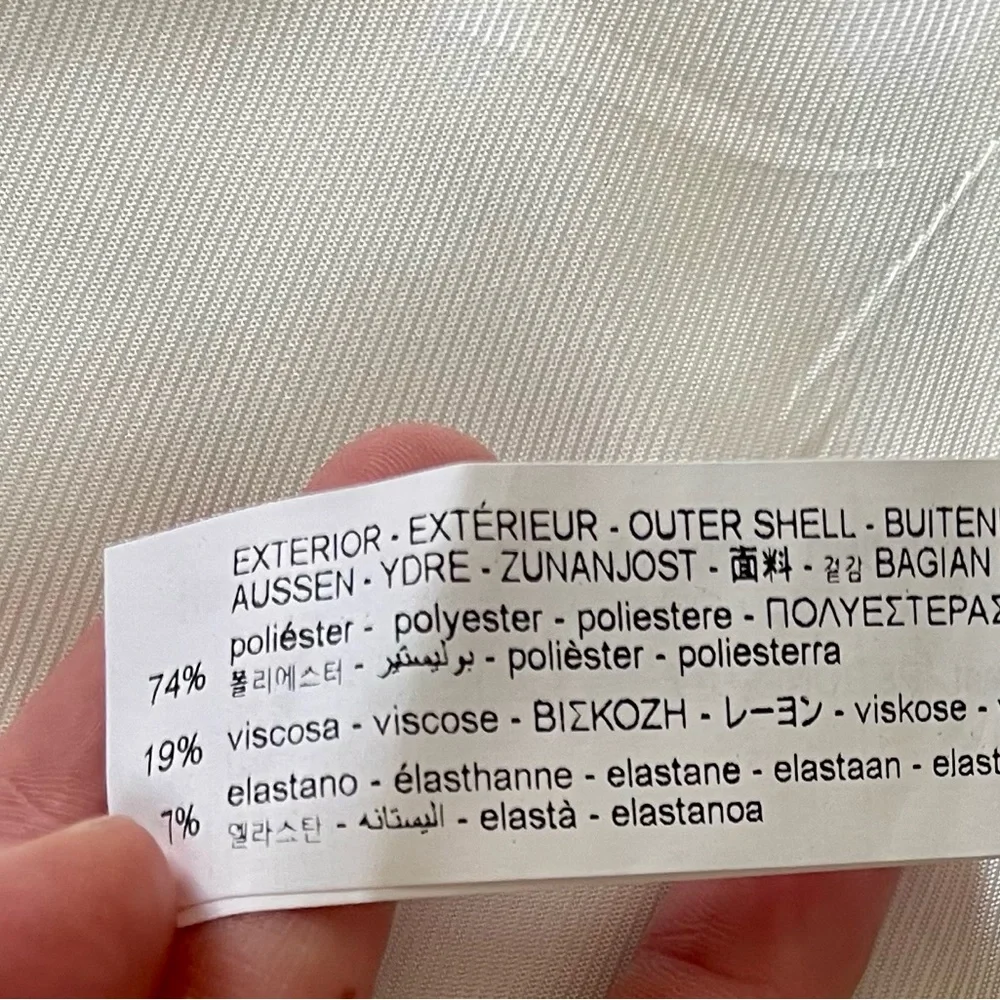 White Button-Up Vest - Picture 6 of 6